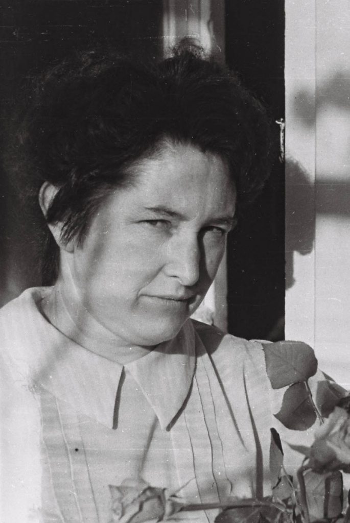 Мама на балконе. 1987